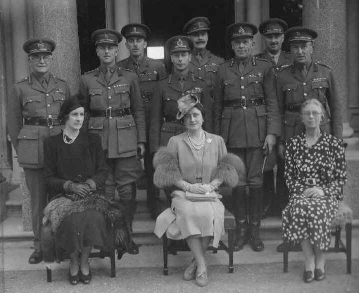 1939. His Majesty says farewell to 4th Division.