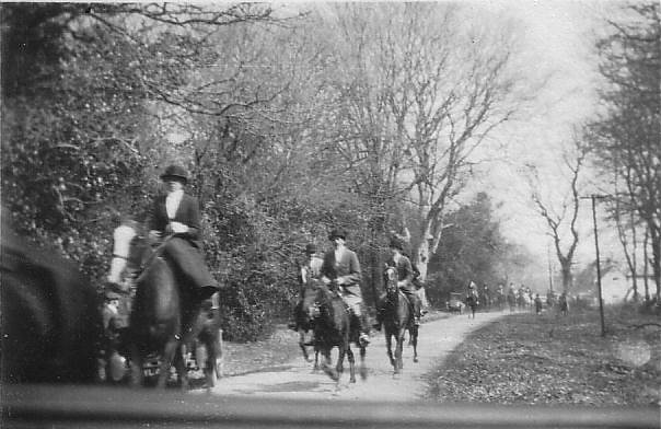 The hunt came past the house (1932).